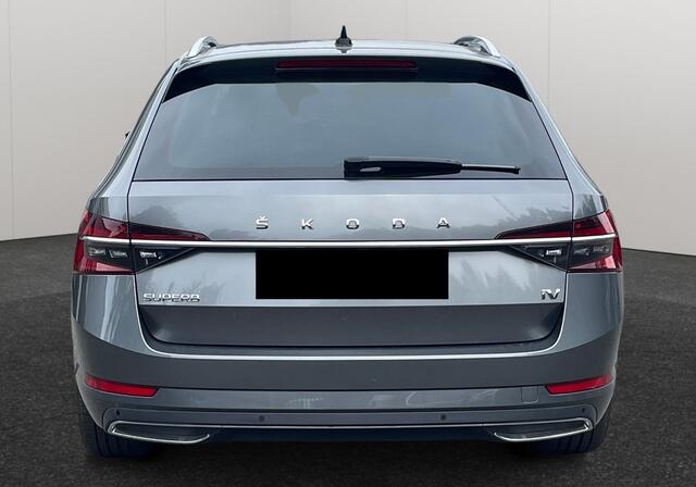 Skoda SUPERB Combi 1.4 TSI iV Laurin Klement ACC Leder Memory LED Stuurverwarming Stoelverwarming Keyless-Go