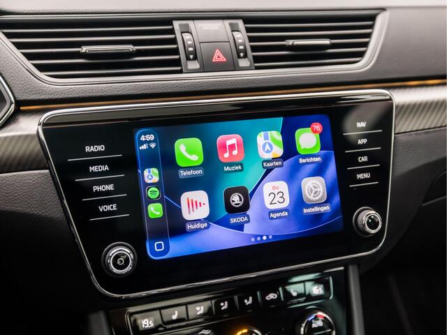 Skoda SUPERB Combi 1.5 TSI Sportline 150Pk Automaat (PANORAMADAK, VIRTUAL COCKPIT, APPLE CARPLAY, LEDER/ALCANTARA, MEMORY SEATS, STOELVERWARMING VOOR/ACHTER, CANTON AUDIO, CAMERA, ZWART HEMEL, SFEERVERLICHTING, NIEUWSTAAT)