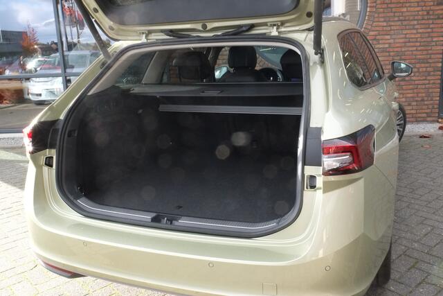 Skoda SUPERB Combi 1.5 TSI iV Laurin & Klement Panorama, Trekhaak