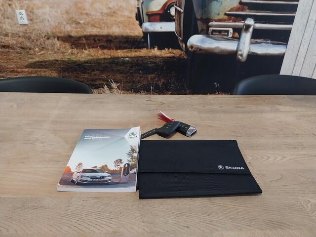 Skoda SUPERB Combi 1.4 TSI iV PHEV 1e EIGENAAR CAMERA ALCANTARA MEMORY STOEL LED NAVI CRUISE ECC TREKHAAK