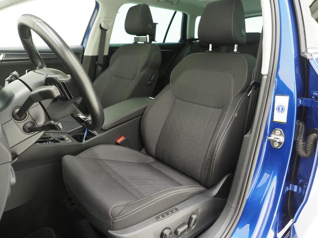 Skoda SUPERB Combi 1.4 TSI iV Style | Panoramadak | Trekhaak | 360 | Keyless | Adaptive Cruise | Virtual | Carplay