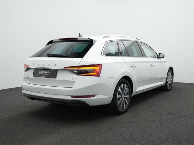 Skoda SUPERB Combi 1.4 TSI iV 218 pk DSG Business Edition | Trekhaak | Geheugenstoel | Matrix LED | Stoel-/achterbankverwarming | Achteruitrijcamera