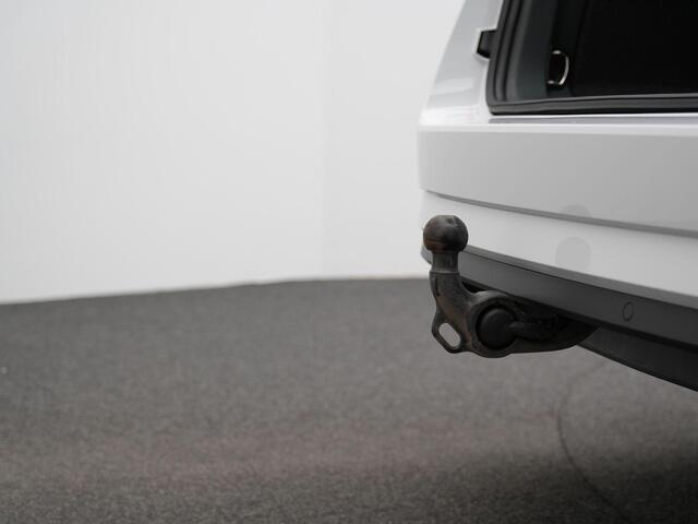 Skoda SUPERB Combi 1.4 TSI iV 218 pk DSG Business Edition | Trekhaak | Geheugenstoel | Matrix LED | Stoel-/achterbankverwarming | Achteruitrijcamera