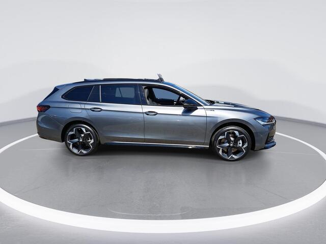 Skoda SUPERB combi Sportline Business 1.5 TSI PHEV 150 kW / 204 PK Combi | Metallic Lak | 19'' Velgen | Travel assist Plus | 2000,- inruilvoordeel