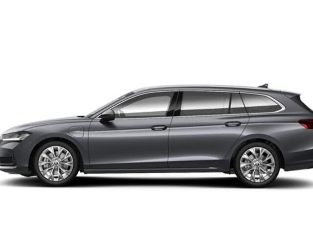 Skoda SUPERB combi Business Edition 1.5 TSI PHEV 150 kW / 204 PK Comb | Trekhaak, wegklapbaar | Chrome pakket | Lichtmetalen velgen 18 inch Dofida zilver