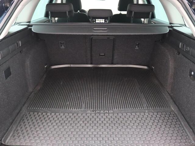 Skoda SUPERB Combi 1.4 TSI iV Business Edition 218PK DSG Trekhaak, Achteruitrijcamera, Keyless, Virtual Cockpit, Cruise Control, Navi, Apple Carplay/Android Auto, 17" LM Velgen