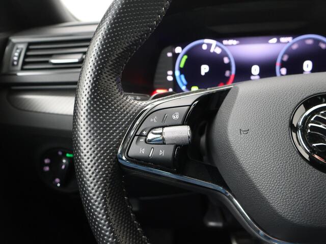 Skoda SUPERB Combi 1.4 TSI iV Sportline Business | 218 PK | SoH 91%| Stoelverwarming | Matrix LED koplampen | Virtual pedal achterklep | 19" LM velgen |