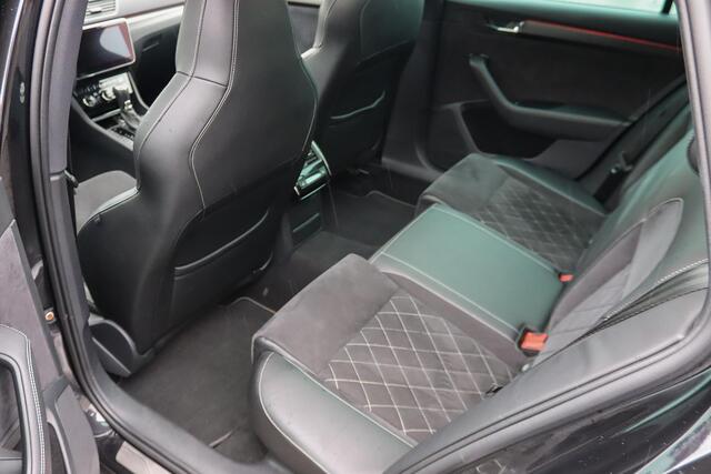 Skoda SUPERB Combi 1.4 TSI iV Sportline Black Edition Panoramadak, LED, Sportstoelen, Alcantara, Memory, Camera
