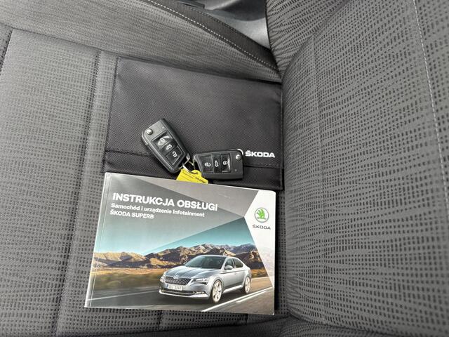 Skoda SUPERB Combi 1.5 TSI ACT Style Business / Automaat / Trekhaak afneembare kogel (1600 kg) / All-season banden / Stoelverwarming / Cruise Controle /