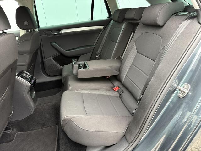 Skoda SUPERB Combi 1.5 TSI ACT Style Business / Automaat / Trekhaak afneembare kogel (1600 kg) / All-season banden / Stoelverwarming / Cruise Controle /