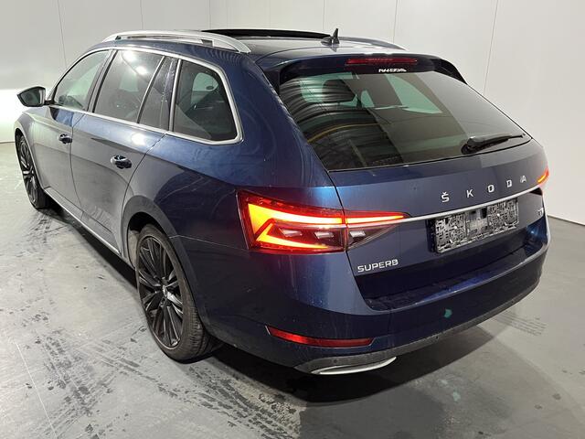 Skoda SUPERB Combi 1.4 TSI iV Laurin&Klement / AUTOMAAT/ PANO/ LEDER/ ELEKTR. STOEL/ SMARTLINK/ RIJ-MODI/ PARK. SENSOREN + CAMERA/ NAVI/ 19" LMV