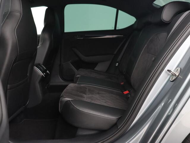 Skoda SUPERB 2.0 TSI 4x4 Sportline | Leder/Alcantara | Stoelverwarming | Camera | Carplay | Memory | Bi-Xenon | Navigatie | Sportstoelen | Parkeerhulp | Climate control | Bluetooth | Cruise control