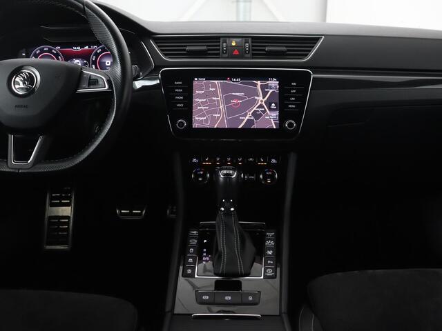 Skoda SUPERB 2.0 TSI 4x4 Sportline | Leder/Alcantara | Stoelverwarming | Camera | Carplay | Memory | Bi-Xenon | Navigatie | Sportstoelen | Parkeerhulp | Climate control | Bluetooth | Cruise control