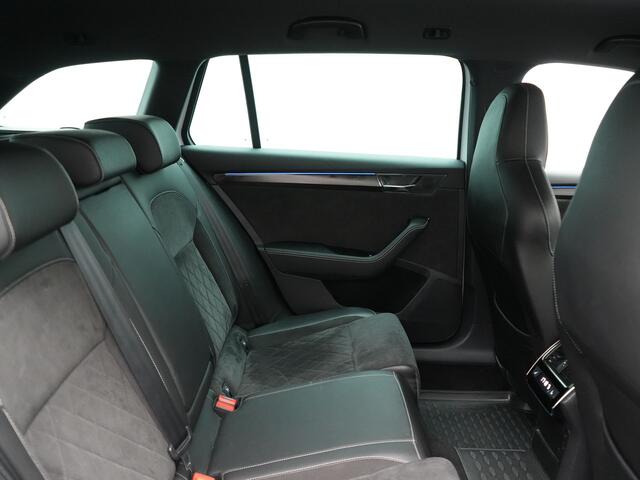 Skoda SUPERB Combi 1.4 TSI iV Sportline Dealer O.H PHEV | Adaptive Cruise | Alcantara Sportstoelen Memory & Verwarmd | Apple Carplay | Sfeerverlichting | Keyless | Blis | Camera | Virtual | Navigatie | DAB |