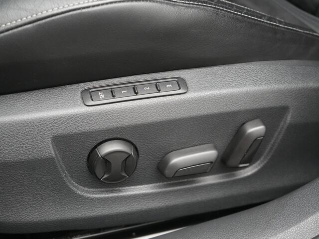 Skoda SUPERB Combi 1.4 TSI iV Sportline Dealer O.H PHEV | Adaptive Cruise | Alcantara Sportstoelen Memory & Verwarmd | Apple Carplay | Sfeerverlichting | Keyless | Blis | Camera | Virtual | Navigatie | DAB |