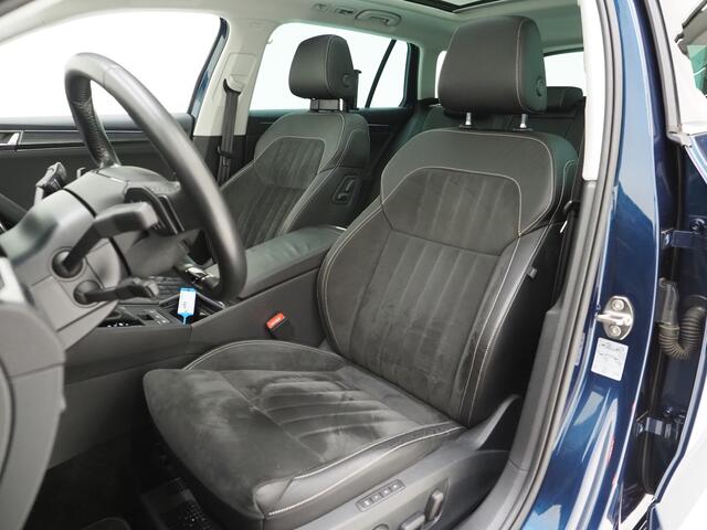 Skoda SUPERB Combi 1.4 TSI iV Style | Panoramadak | Canton | Trekhaak | 360 | Keyless | Adaptive Cruise | Carplay