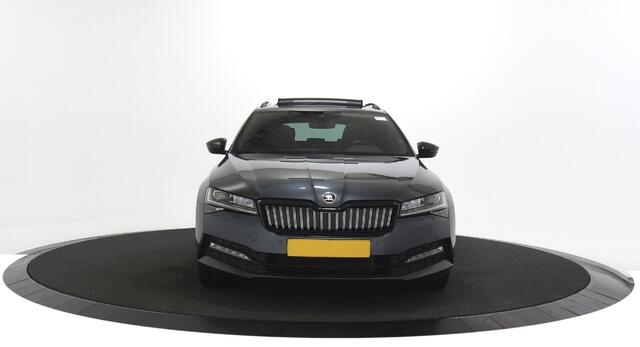 Skoda SUPERB Combi 1.4 TSI iV Sportline Business Panoramadak / Trekhaak / Standkachel