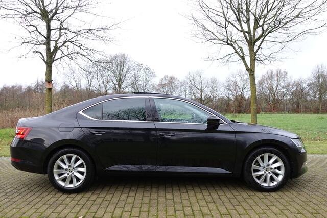 Skoda SUPERB 1.4 TSI ACT Ambition Business | Trekhaak | DAB | Pano | Stoelverw | Elekt klep | CarPlay | Front Assist |