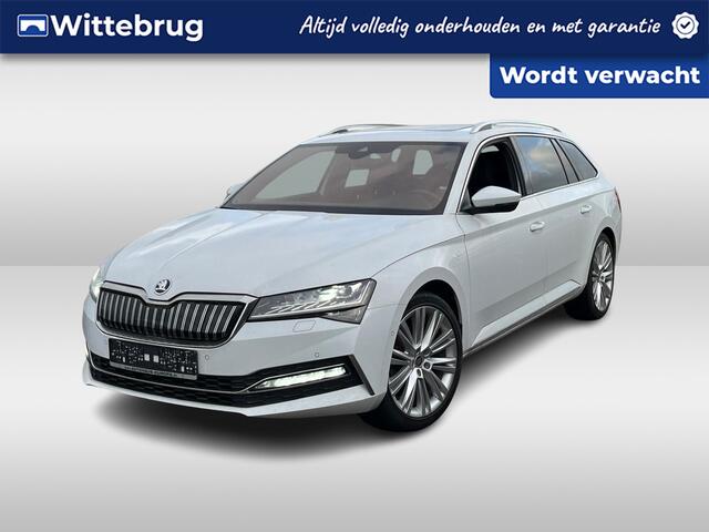 Skoda SUPERB Combi 1.4 TSI 218PK DSG iV Laurin & Klement / Panorama dak / Leer / Elec. Trekhaak / App-connect / Achteruitrijcamera / Elek Achterklep / 19" LMV