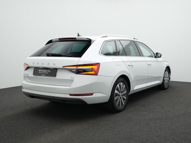 Skoda SUPERB Combi 1.4 TSI iV 218 pk DSG Business Edition | Trekhaak | Geheugenstoel | Matrix LED | Stoel-/achterbankverwarming | Achteruitrijcamera