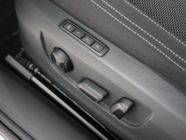 Skoda SUPERB Combi 1.4 TSI iV Business Edition Plus (Camera / Elek. Trekhaak / ACC / Stoelverw. V+A)