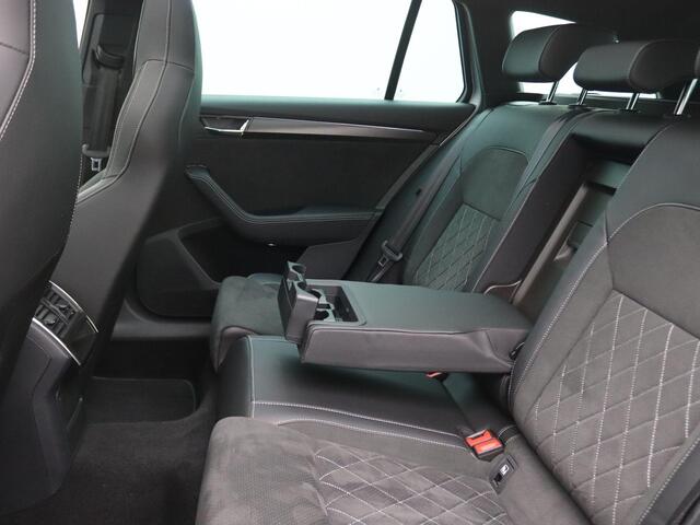 Skoda SUPERB Combi 1.4 TSI iV Sportline Business 218PK DSG SOH 97%, Trekhaak, Pano-Schuifdak, Elektrische Memorystoel, Stoelverwarming, Achteruitrijcamera, Virtual Pedal, Keyless, 19" LM Velgen, Adaptieve Cruise Control