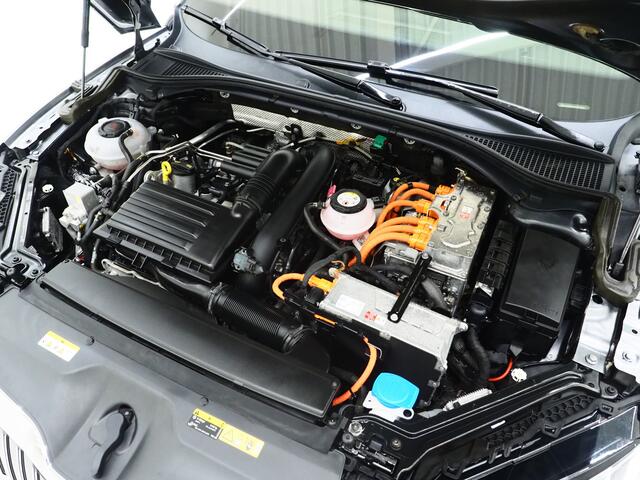 Skoda SUPERB Combi 1.4 TSI iV Laurin & Klement | Panoramadak | Massage | Canton | Camera | Keyless | Adaptive Cruise | Carplay