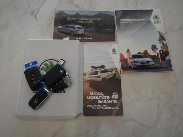 Skoda SUPERB Combi 1.4 TSI iV Laurin & Klement | Panoramadak | Massage | Trekhaak | Canton | Leder | 360 | Keyless | Adaptive Cruise