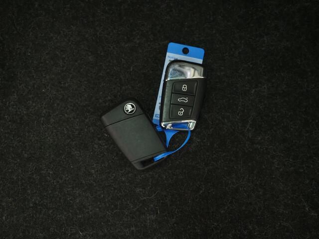 Skoda SUPERB Combi 1.4 TSI iV Style | Panoramadak | Canton | Leder | Camera | Keyless | Adaptive Cruise | Memory | Carplay