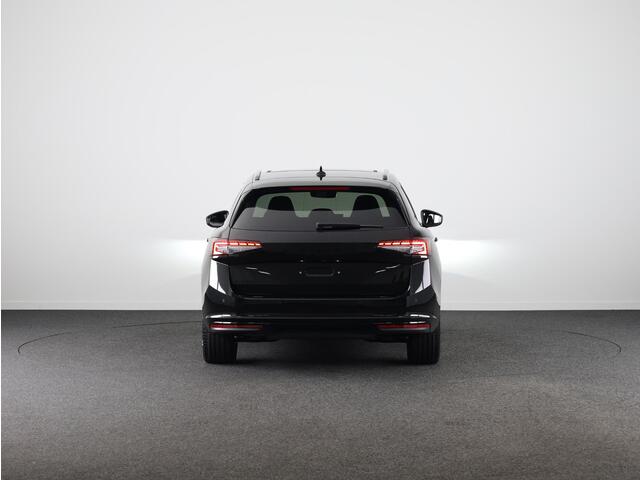 Skoda SUPERB combi Sportline Business PHEV 1.5 TSI 204 pk 6 versn. DSG | Travel assist plus | Panoramadak | Canton | 19 inch lichtmetalen velgen