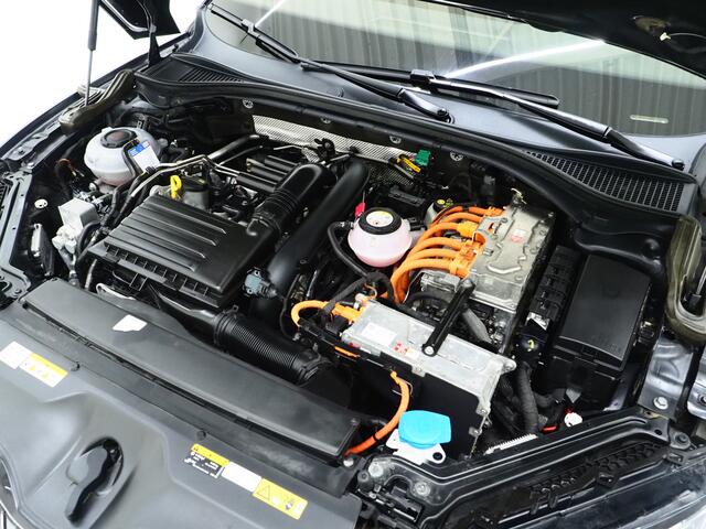 Skoda SUPERB Combi 1.4 TSI iV Sportline | Sportstoelen | Adaptive Cruise | Trekhaak | Keyless | Camera | Memory | Sfeerlicht