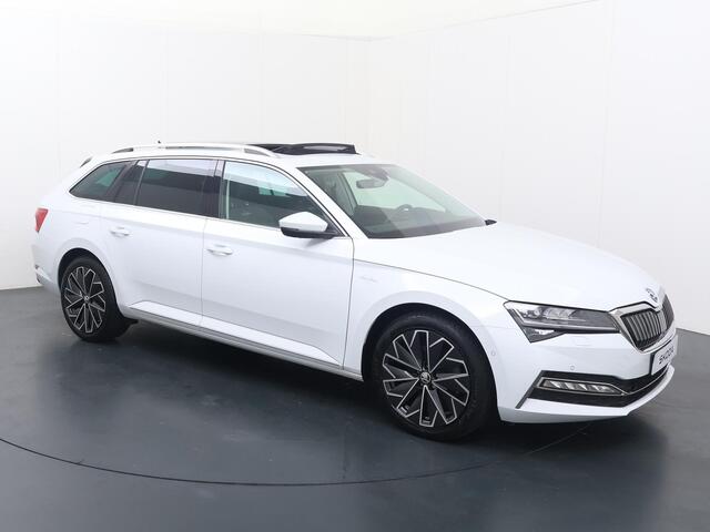 Skoda SUPERB Combi 1.4 TSI iV Laurin & Klement Edition | 218 PK | SoH 97% | Trekhaak | Panoramadak | 360 graden camera | Canton Audio | Lederen bekleding | Matrix LED koplampen |