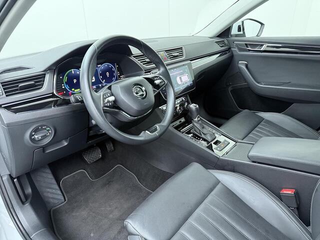Skoda SUPERB Combi 1.4 TSI iV Laurin & Klement Edition | 218 PK | SoH 97% | Trekhaak | Panoramadak | 360 graden camera | Canton Audio | Lederen bekleding | Matrix LED koplampen |