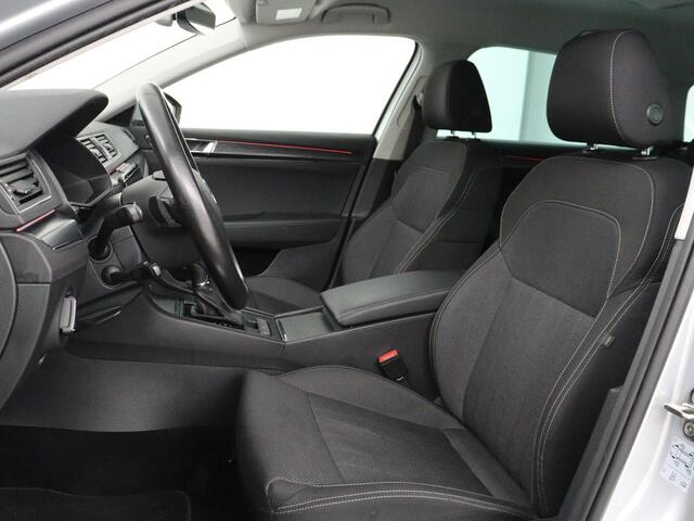 Skoda SUPERB 1.5 TSI Business Edition | Trekhaak | Stoelverwarming | Adaptive cruise | Camera | Memory | Carplay | Sfeerverlichting | Side Assist | Achterbankverwarming | Navigatie | Full LED