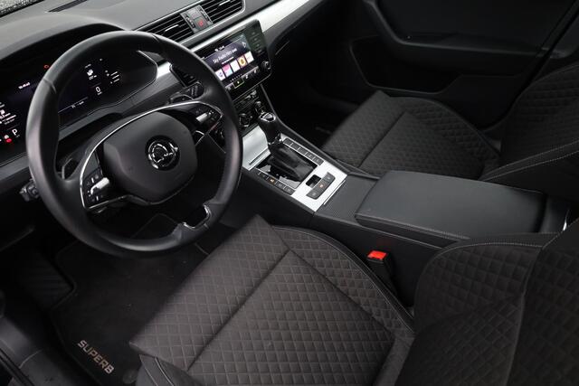 Skoda SUPERB Combi 1.4 TSI iV Ambition 218PK / 160kW Achteruitrijcamera, Apple Carplay & Android Auto, verwarmbare voorstoelen + stuurwiel, dynamische onderstelregeling (DCC), elektrisch bedienbare achterklep, wegklapbare trekhaak, full map navigatie, parkeersensoren