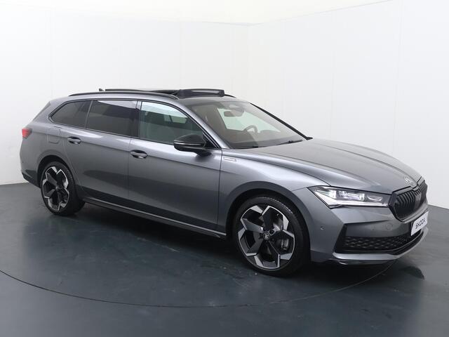 Skoda SUPERB Combi 1.5 TSI PHEV Sportline Business | 150 PK | SoH 100% | Trekhaak | Panoramadak | Top area view 360 graden | Head-up display | Lederen bekleding | Canton soundsystem |