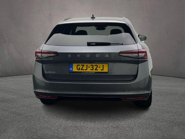 Skoda SUPERB Combi Business Edition 1.5 eTSI 150pk DSG Automaat Adaptive cruise control, Panoramadak, Lederen bekleding, Elektrische achterklep, Navigatie, Stoelverwarming