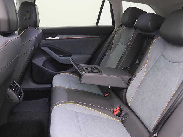 Skoda SUPERB Combi 1.5 TSI MHEV Business Edition 150PK DSG Head-Up Display, Memorystoel, Massagestoelen, Virtual Pedal, Matrix LED-Verlichting, Trekhaak, 17" LM Velgen, Stoelverwarming