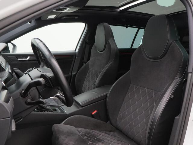 Skoda SUPERB Combi 1.4 TSi 218 Pk Automaat iV Sportline Business | Panoramadak | Adaptive Cruise | CarPlay | Navigatie | Stoelverwarming | Camera | Trekhaak | 76.398 Km!!