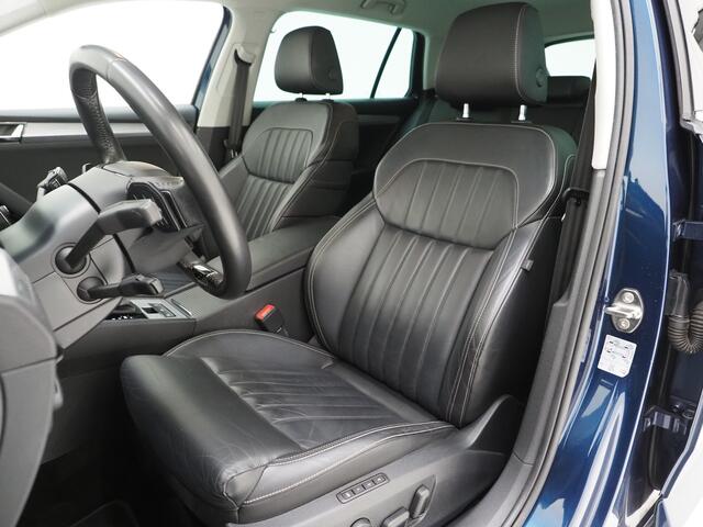 Skoda SUPERB Combi 1.4 TSI iV Style 218PK | Leder | Trekhaak | Camera | Keyless | Adaptive Cruise | Memory | Virtual | Carplay