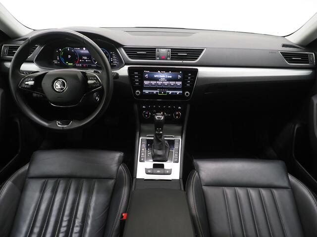 Skoda SUPERB Combi 1.4 TSI iV Style 218PK | Leder | Trekhaak | Camera | Keyless | Adaptive Cruise | Memory | Virtual | Carplay