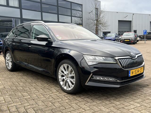 Skoda SUPERB Combi 1.4 TSI iV 218 pk Business Edition Plus Navigatie Trekhaak Camera Carplay Elek Stoel Stoelverwarming v+a ACC DAB 18 Inch Velgen Canton Audio Getint Glas Plug in Hybride NL Auto