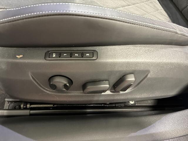 Skoda SUPERB Combi 1.4 TSI 218pk DSG iV Sportline Business · Panoramadak · Camera · Elek Bestuurderstoel Met Geheugen · Apple/Android Car Play · Elek. Achterklep · Keyless · 19'' Inch · Garantie t/m 30-07-2028 of 100.000km