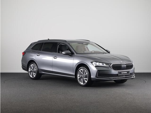 Skoda SUPERB Combi First Edition 1.5 MHEV 150 pk TSI e | Navigatie | Parkeercamera | Verwarmbare voorstoelen en achterbank | 18 inch Lichtmetalen velgen | Verlengde garantie