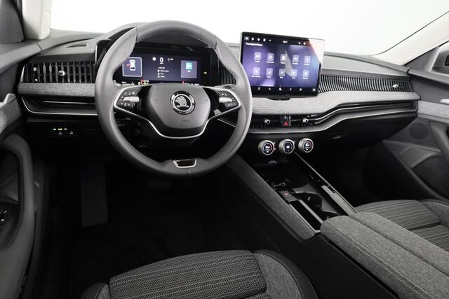 Skoda SUPERB Combi First Edition 1.5 MHEV 150 pk TSI e | Navigatie | Parkeercamera | Verwarmbare voorstoelen en achterbank | 18 inch Lichtmetalen velgen | Verlengde garantie