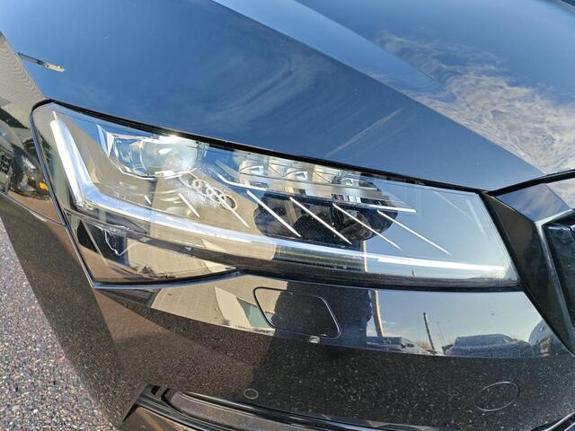 Skoda SUPERB Combi 1.4 TSI iV 218pk Sportline Business DSG Automaat Panoramadak / Navigatie / Camera / LED verlichting / Sport-Comfortstoelen