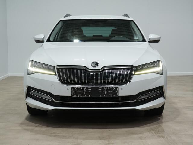 Skoda SUPERB Combi 1.4 TSI iV 204pk Business Edition Plus Trekhaak Camera Navigatie Stoelverwarming Carplay