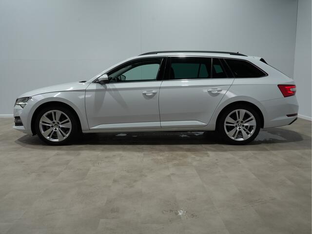 Skoda SUPERB Combi 1.4 TSI iV 204pk Business Edition Plus Trekhaak Camera Navigatie Stoelverwarming Carplay