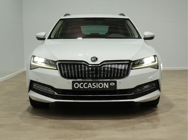 Skoda SUPERB Combi 1.4 TSI iV 204pk Business Edition Plus Trekhaak Camera 18"velgen Android/Carplay Keyless 215