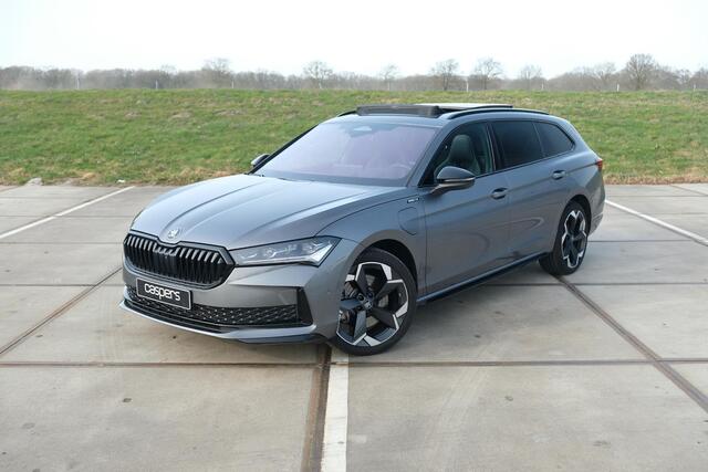 Skoda SUPERB Combi 1.5 TSI PHEV Sportline | PANO | TREKHAAK | 19" TORCULAR VELGEN | DCC | HEAD-UP DISPLAY